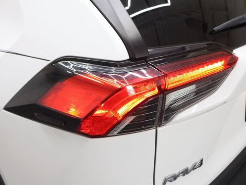 Used 2020 Toyota RAV4 LE FWD image 30