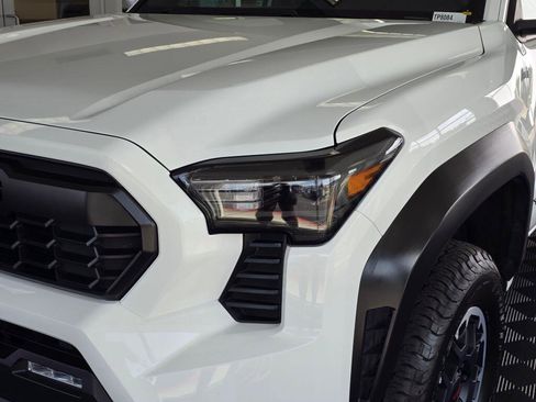 Used 2024 Toyota Tacoma TRD Off-Road AWD/4WD image 10