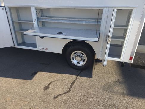 Used 2014 Chevrolet Express 3500 image 4