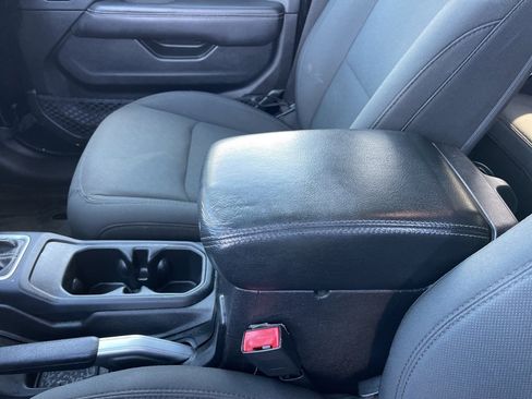 Used 2018 Jeep Wrangler Unlimited Sahara image 13