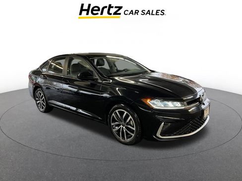 Used 2025 Volkswagen Jetta SE image 1