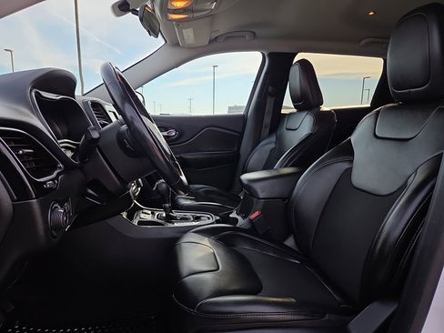 Used 2020 Jeep Cherokee Altitude image 15