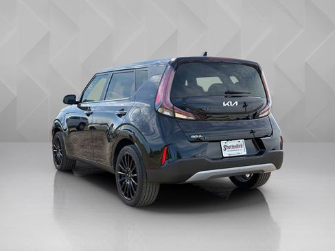 Used 2024 Kia Soul LX w/ Option Group 015 FWD image 7