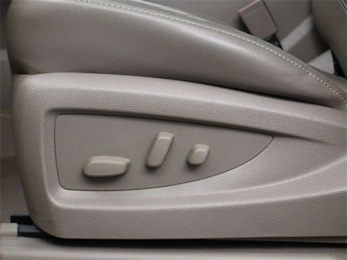 Used 2016 GMC Yukon SLT w/ Open Road Package image 11