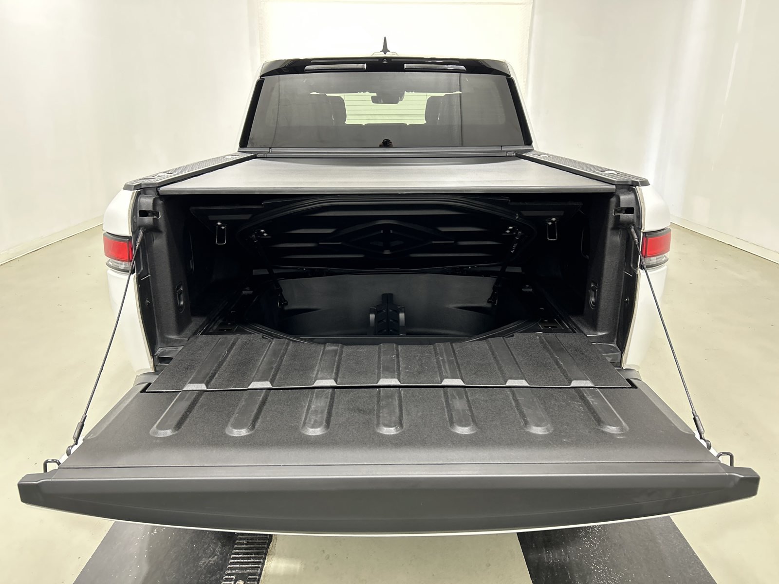 Used 2022 Rivian R1T Adventure AWD/4WD image 15