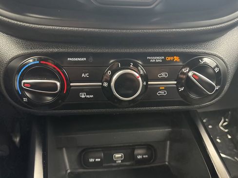 Used 2022 Kia Soul LX FWD image 13