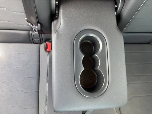 Used 2025 Volkswagen Taos SE FWD image 31