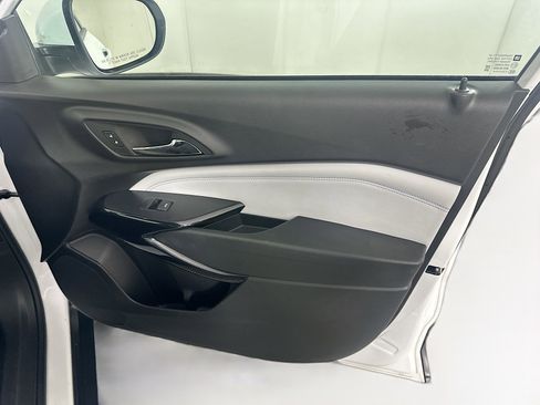 Used 2025 Chevrolet Trax LT image 30