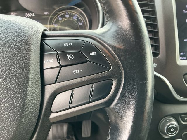 Used 2019 Jeep Cherokee Trailhawk w/ Comfort & Convenience Group AWD/4WD image 19