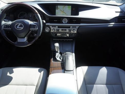 Used 2017 Lexus ES 350 w/ Luxury Package FWD image 9