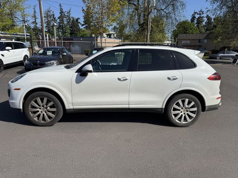 Used 2017 Porsche Cayenne AWD/4WD image 6