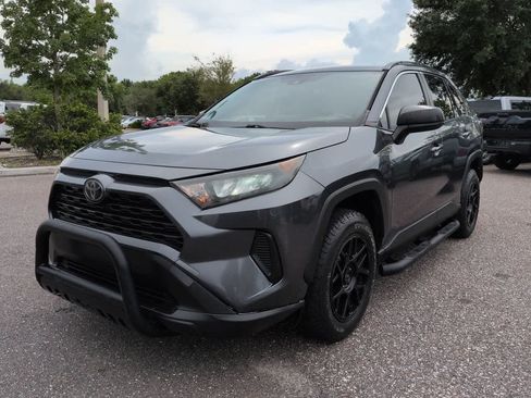 Used 2019 Toyota RAV4 LE FWD image 2