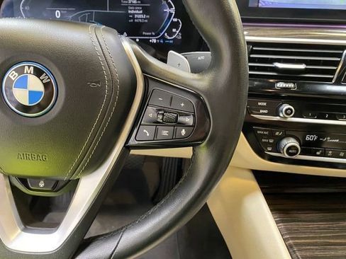 Used 2023 BMW 530e w/ Premium Package image 33