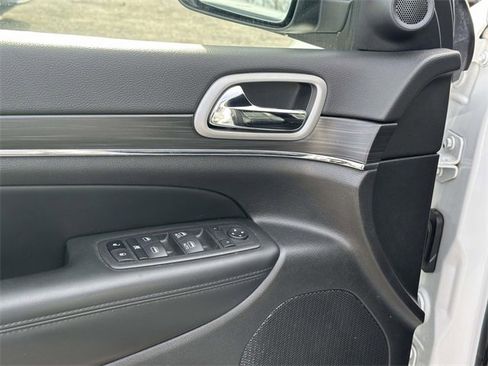 Certified 2022 Jeep Grand Cherokee Limited image 13