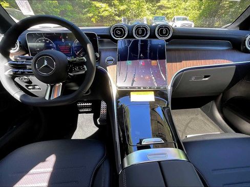 Used 2025 Mercedes-Benz GLC 300 4MATIC image 8