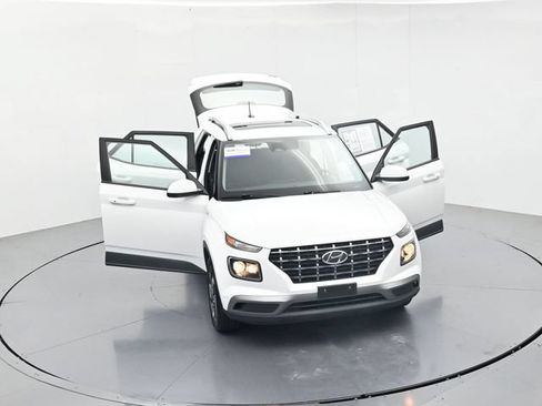 Used 2024 Hyundai Venue SEL FWD image 49