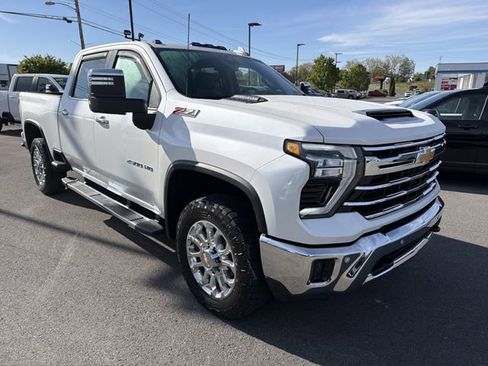 Used 2024 Chevrolet Silverado 2500 LTZ w/ LTZ Convenience Package AWD/4WD image 3
