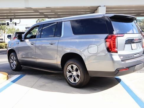 Used 2022 GMC Yukon XL SLE w/ Gmc Pro Safety Plus Package image 4
