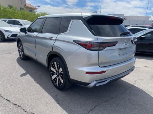 Used 2025 Mitsubishi Outlander SE image 8