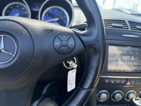 Used 2010 Mercedes-Benz SLK 350 image 24