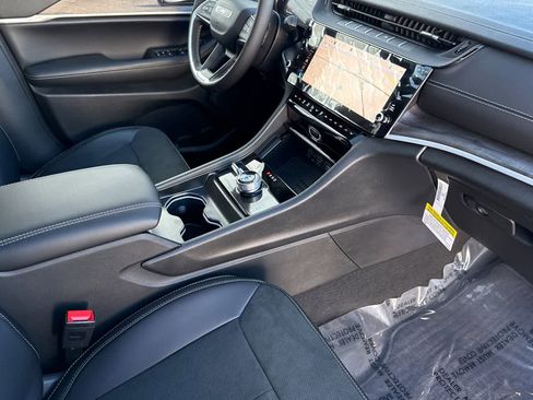 New 2026 Jeep Grand Cherokee Altitude AWD/4WD image 17