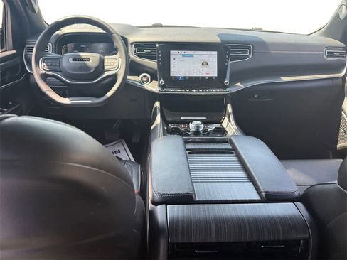 Used 2023 Jeep Wagoneer Series III w/ Preferred Equipment Group image 12