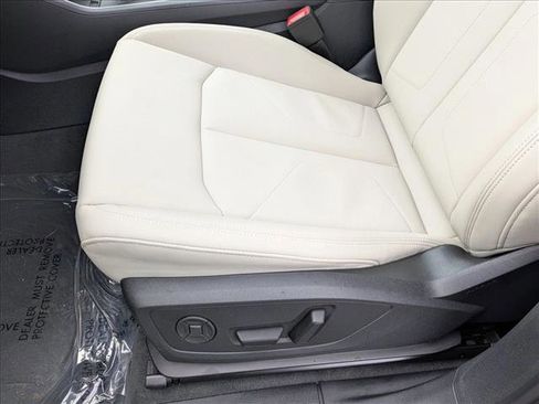 Used 2025 Audi Q3 2.0T Premium Plus w/ Premium Plus Package AWD/4WD image 4