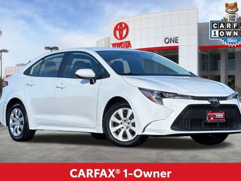 Certified 2022 Toyota Corolla LE image 2