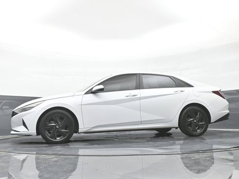 Certified 2021 Hyundai Elantra SEL FWD image 43