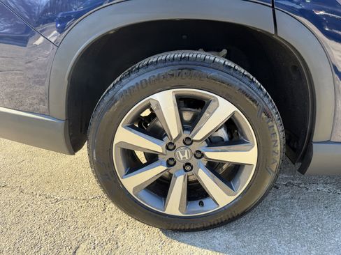 Used 2025 Honda Pilot Touring image 9