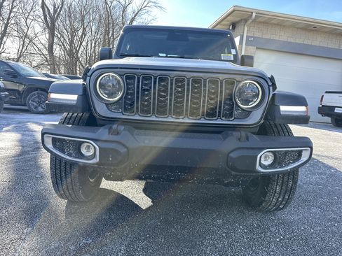 New 2026 Jeep Gladiator Sahara image 22