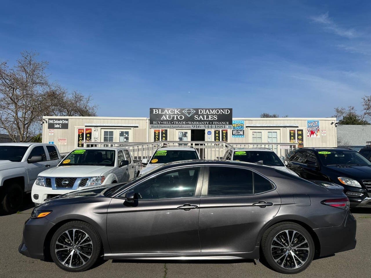 Used 2019 Toyota Camry SE w/ Convenience Package FWD image 10
