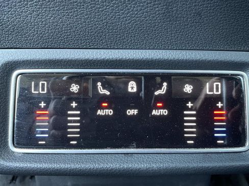 Used 2021 Audi e-tron Premium AWD/4WD image 14