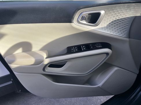 Used 2025 Kia Soul LX w/ LX Technology Package image 18