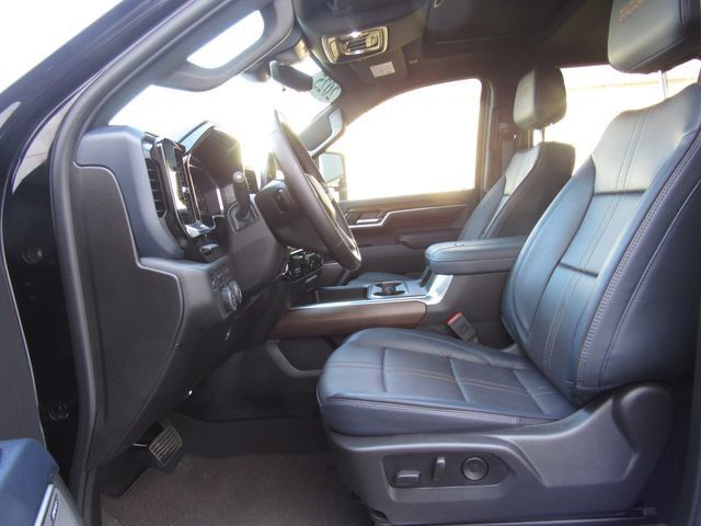 Used 2025 Chevrolet Silverado 3500 High Country w/ High Country Premium Package AWD/4WD image 15