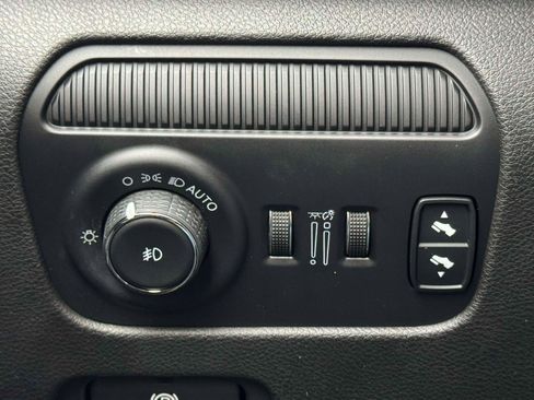 Used 2024 Jeep Wagoneer Series II w/ Flexible Seating Group image 18