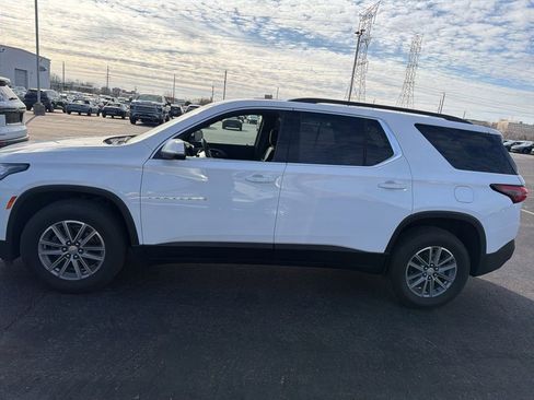 Used 2023 Chevrolet Traverse LT image 1