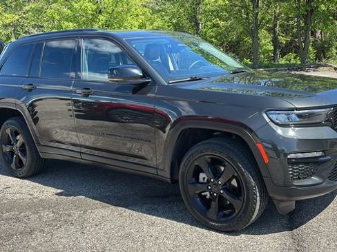 Used 2023 Jeep Grand Cherokee Limited w/ Luxury Tech Group II AWD/4WD image 26