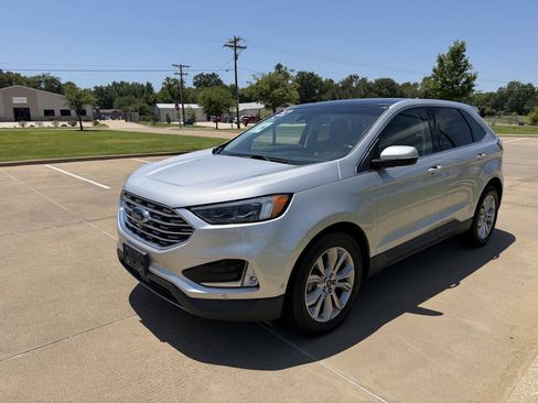 Used 2019 Ford Edge Titanium w/ Equipment Group 301A FWD image 5