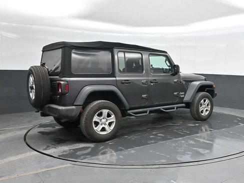 Used 2018 Jeep Wrangler Unlimited Sport S image 3