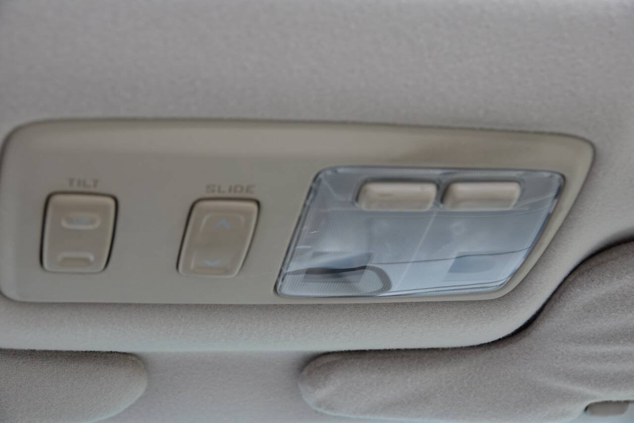 Used 1999 Toyota Avalon XLS FWD image 78