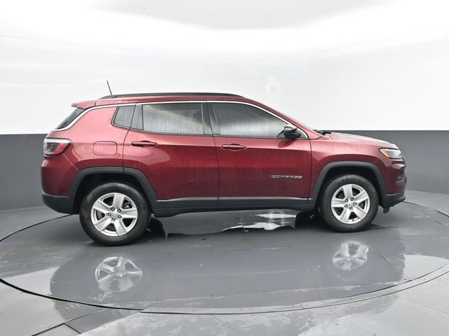 Used 2022 Jeep Compass Latitude AWD/4WD image 4