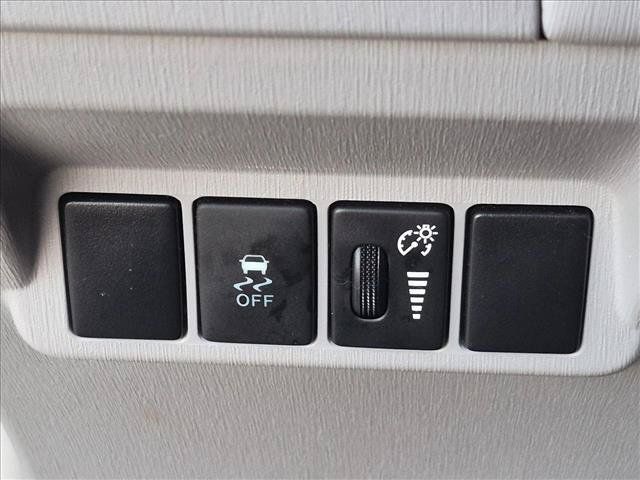 Used 2015 Toyota Prius V Five FWD image 10