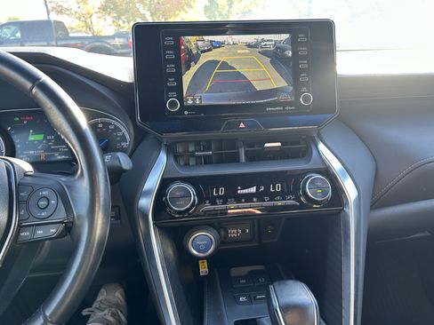 Used 2021 Toyota Venza XLE image 13