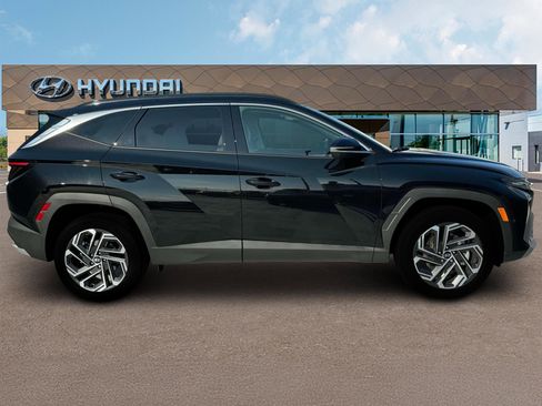 New 2025 Hyundai Tucson Limited image 9