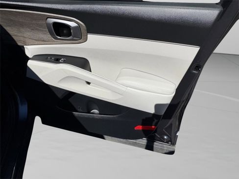 Used 2022 Kia Sorento EX image 30