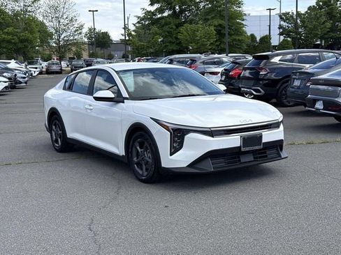 Used 2025 Kia K4 FWD image 1
