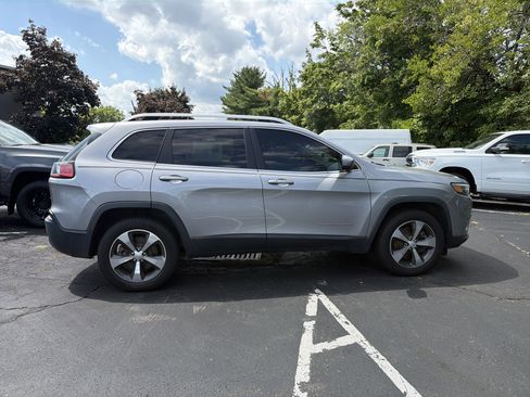Used 2019 Jeep Cherokee Limited w/ Luxury Group AWD/4WD image 10
