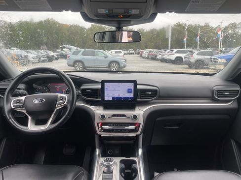 Used 2023 Ford Explorer XLT w/ Equipment Group 202A image 9