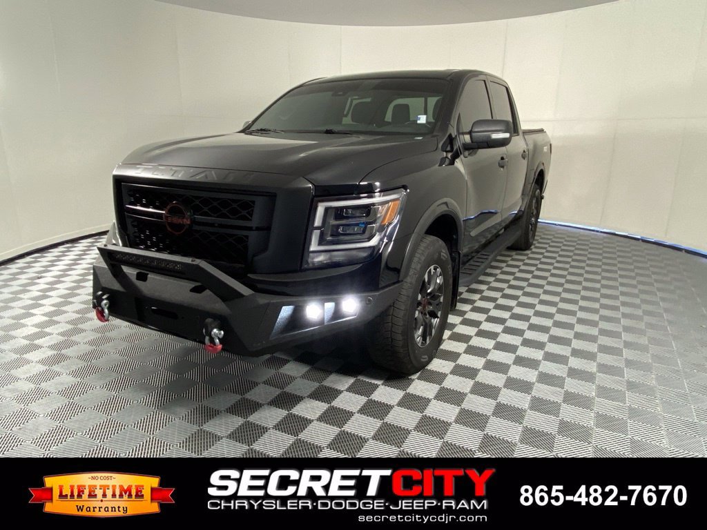 Used 2023 Nissan Titan PRO-4X w/ Pro-4x Convenience Package AWD/4WD image 3